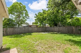 405 SW 77th Ave, North Lauderdale, FL 33068 - Photo 27
