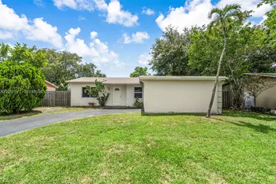 405 SW 77th Ave, North Lauderdale, FL 33068 - Photo 3