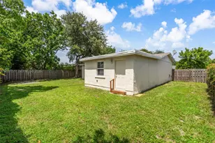 405 SW 77th Ave, North Lauderdale, FL 33068 - Photo 29