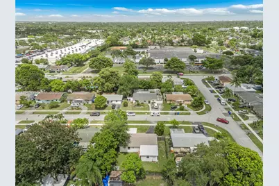 405 SW 77th Ave, North Lauderdale, FL 33068 - Photo 37