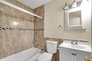 405 SW 77th Ave, North Lauderdale, FL 33068 - Photo 23
