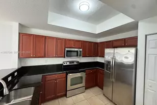 11601 NW 89th St, Doral, FL 33178 - Photo 9