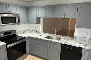 10537 NW 8th St, Pembroke Pines, FL 33026 - Photo 5