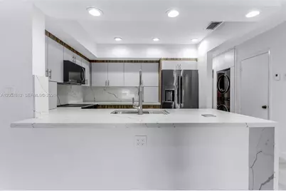 8350 Dundee Ter, Miami Lakes, FL 33016 - Photo 9