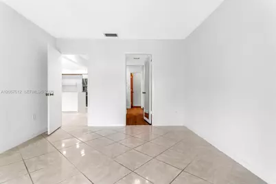 8350 Dundee Ter, Miami Lakes, FL 33016 - Photo 23