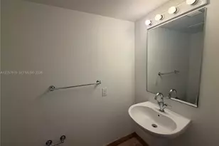 41 SE 5th St, Miami, FL 33131 - Photo 9