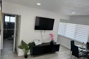 251 NW 57th Ave, Miami, FL 33126 - Photo 17