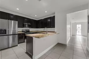950 SW 147th Ave, Pembroke Pines, FL 33027 - Photo 9