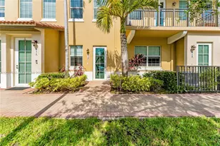 950 SW 147th Ave, Pembroke Pines, FL 33027 - Photo 5