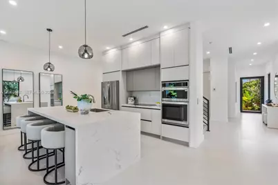 1319 NE 13th Ave, Fort Lauderdale, FL 33304 - Photo 9
