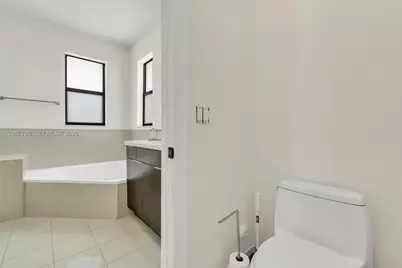 10204 NW 86th St, Doral, FL 33178 - Photo 43