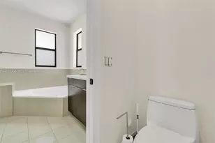 10204 NW 86th St, Doral, FL 33178 - Photo 43