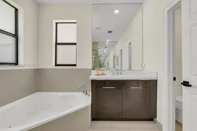 10204 NW 86th St, Doral, FL 33178 - Photo 41