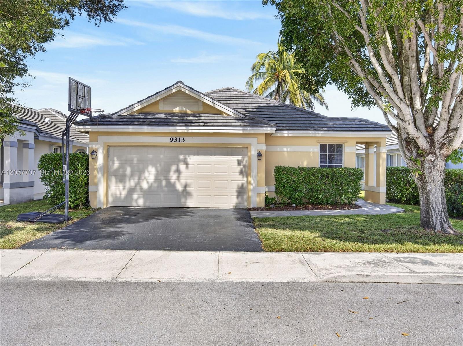 9313 Arborwood Cir - 9313 Arborwood Cir, Davie, FL 33328 Luxury Property | Jose Angel Pina