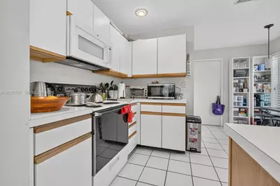 9313 Arborwood Cir, Davie, FL 33328 - Photo 5
