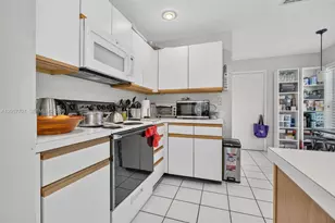 9313 Arborwood Cir, Davie, FL 33328 - Photo 5