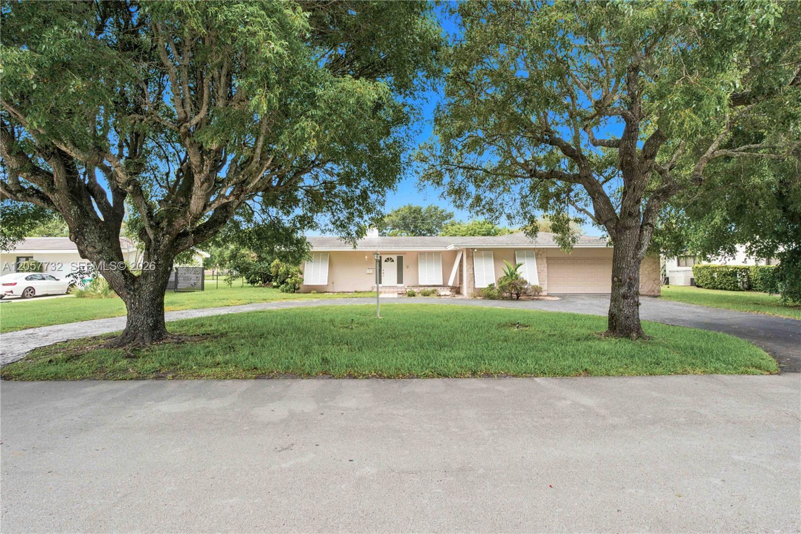 8010 SW 139th Ter - 8010 SW 139th Ter, Palmetto Bay, FL 33158 Luxury Property | Jose Angel Pina