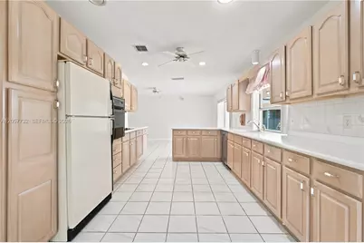 8010 SW 139th Ter, Palmetto Bay, FL 33158 - Photo 9