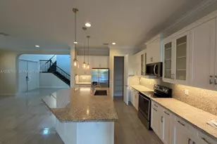 455 SW 113th Ln, Pembroke Pines, FL 33025 - Photo 17