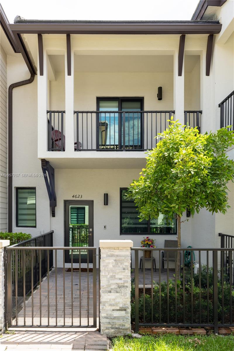 4623 NW 83rd Pkwy - 4623 NW 83rd Pkwy, Doral, FL 33166 Luxury Property | Jose Angel Pina