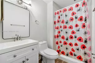 5550 S Lakewood Cir S, Margate, FL 33063 - Photo 9