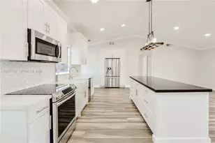 6320 NW 199th St, Hialeah, FL 33015 - Photo 11