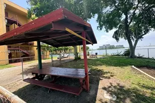 4717 NW 7th St, Miami, FL 33126 - Photo 17