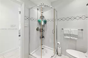 117 SW 6th St, Hallandale Beach, FL 33009 - Photo 17