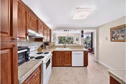 6666 SW 115th Ct #301, Miami, FL 33173 - Photo 15