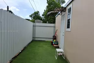 18045 NW 2nd Pl, Miami Gardens, FL 33169 - Photo 17