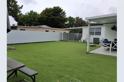 18045 NW 2nd Pl, Miami Gardens, FL 33169 - Photo 13