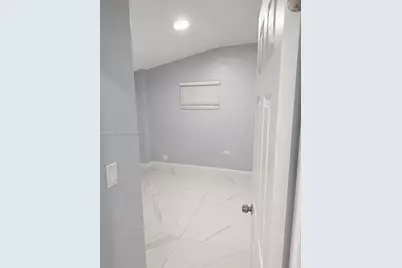 552 NE 161st St, Miami, FL 33162 - Photo 15