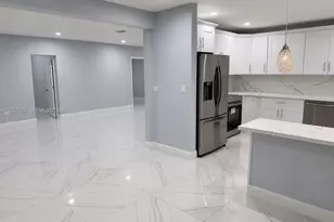 552 NE 161st St, Miami, FL 33162 - Photo 1