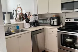 17820 NW 73rd Ave, Hialeah, FL 33015 - Photo 13