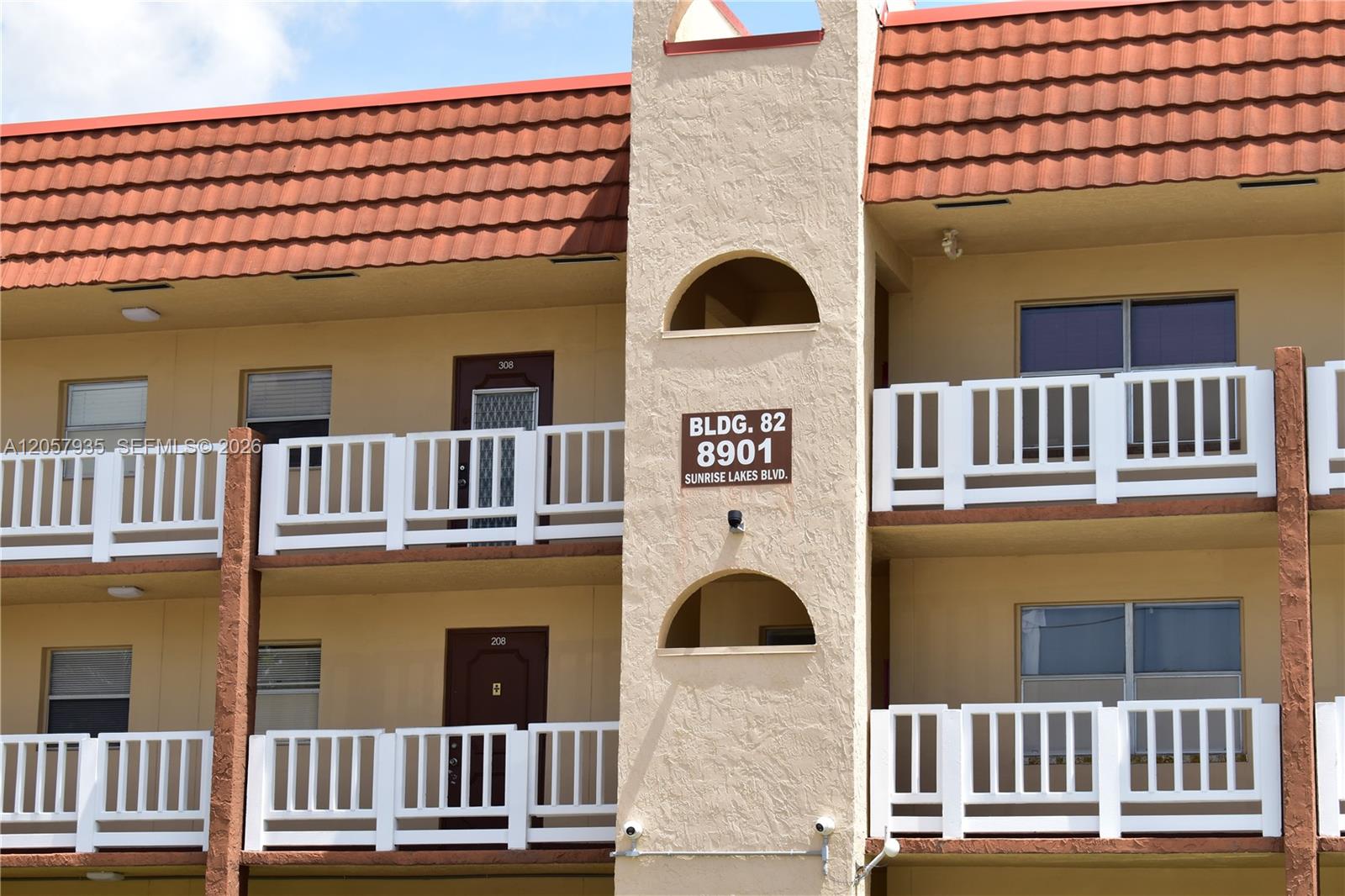 8901 Sunrise Lakes Blvd #211 - 8901 Sunrise Lakes Blvd #211, Sunrise, FL 33322 Luxury Property | Jose Angel Pina