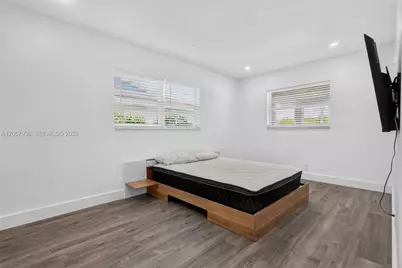 2100 Diana Dr #310, Hallandale Beach, FL 33009 - Photo 11