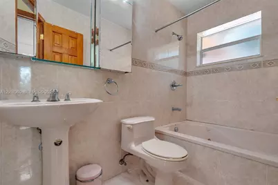 267 E 56th St, Hialeah, FL 33013 - Photo 23