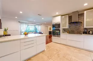 740 Ridgewood Ln, Plantation, FL 33317 - Photo 9