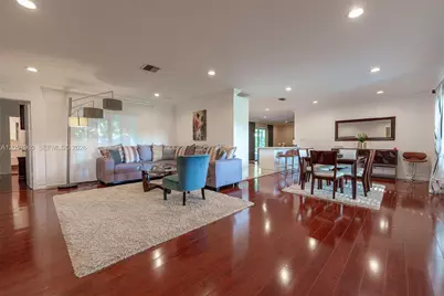 740 Ridgewood Ln, Plantation, FL 33317 - Photo 3