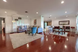 740 Ridgewood Ln, Plantation, FL 33317 - Photo 3