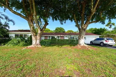 740 Ridgewood Ln, Plantation, FL 33317 - Photo 1