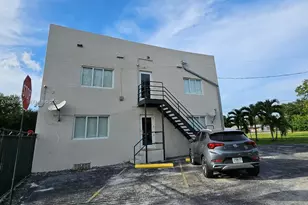 2500 NE 192 St, Miami, FL 33180 - Photo 3