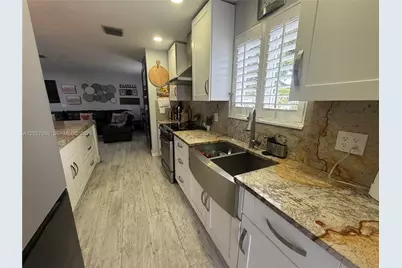 701 SW 4th Ct, Hallandale Beach, FL 33009 - Photo 23