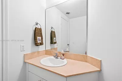 701 Brickell Key Blvd #604, Miami, FL 33131 - Photo 27