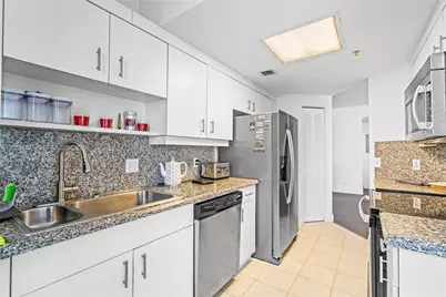 701 Brickell Key Blvd #604, Miami, FL 33131 - Photo 13