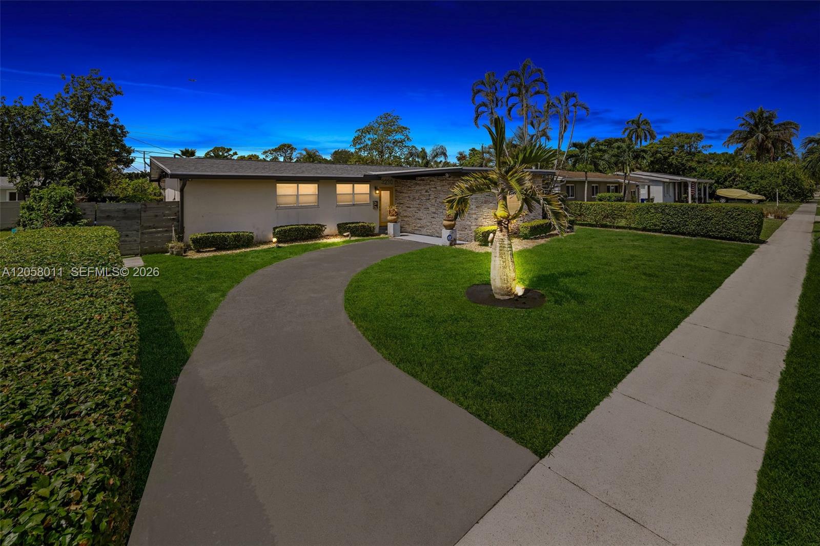 3230 SW 23rd St main architectural view
