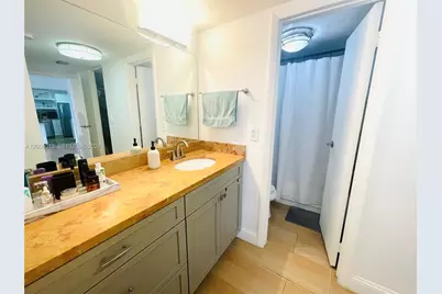 3301 N Country Club Dr #712, Aventura, FL 33180 - Photo 11