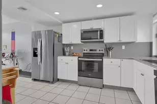 9177 Fontainebleau Blvd, Miami, FL 33172 - Photo 9