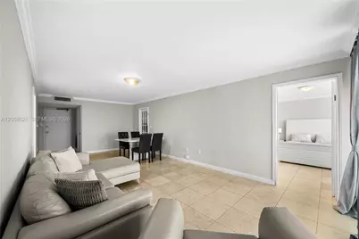 18011 Biscayne Blvd #902, Aventura, FL 33160 - Photo 5