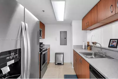 816 NW 11th St #607, Miami, FL 33136 - Photo 5